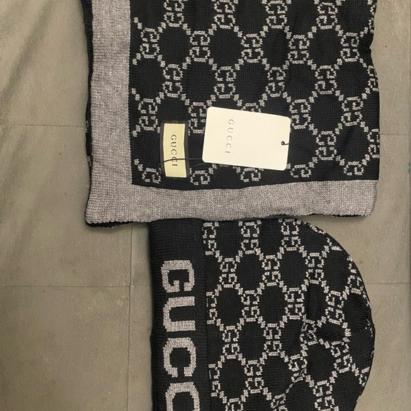 Gucci Hat and Scarf Set - Picture 2 of 2